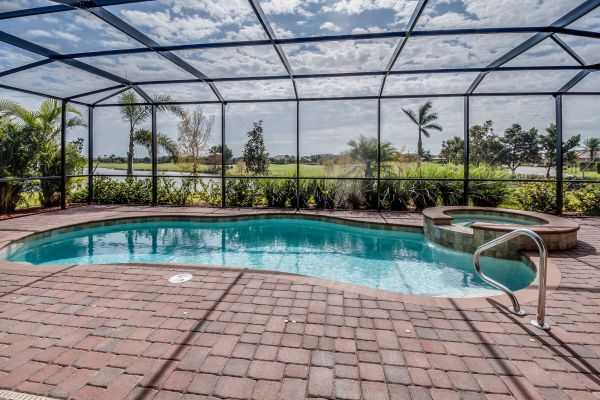 Pool Enclosure Cleaning in Peoria
